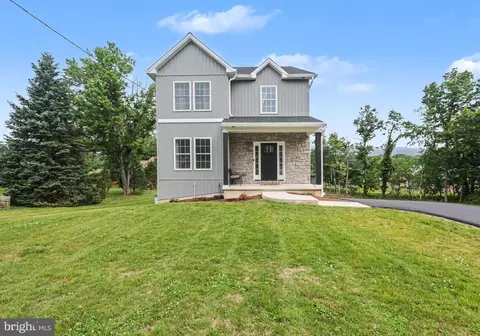 12 Oak Ln, Mechanicsburg, PA 17050
