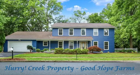 470 Woodcrest Dr, Mechanicsburg, PA 17050