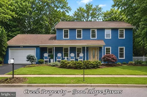 470 Woodcrest Dr, Mechanicsburg, PA 17050