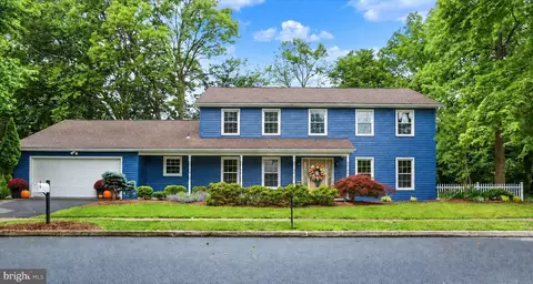 470 Woodcrest Dr, Mechanicsburg, PA 17050