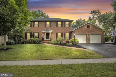 1103 Saffron Dr, Mechanicsburg, PA 17050