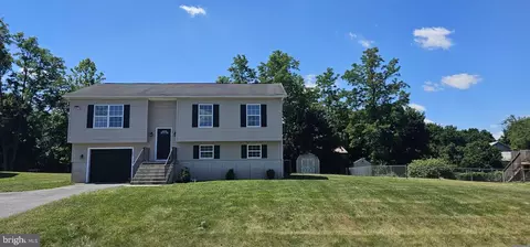 207 Pike Ct, Shippensburg, PA 17257