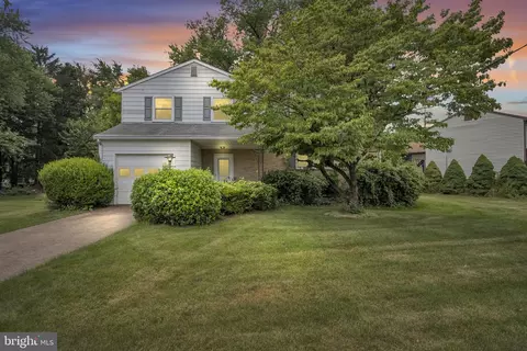 6054 Edward Dr, Mechanicsburg, PA 17050