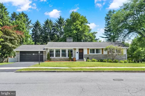 15 Center Dr, Camp Hill, PA 17011
