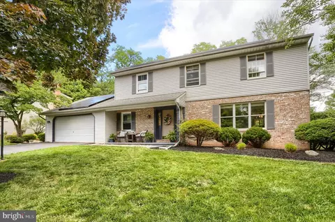 1700 Fairmont Dr, Mechanicsburg, PA 17055