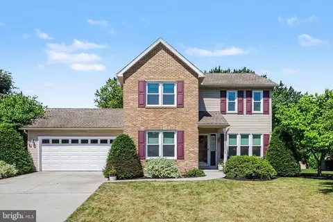 37 Royal Palm Dr, Mechanicsburg, PA 17050