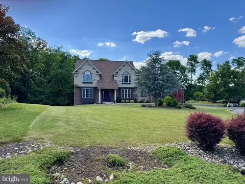 4002 Glenfinnan Pl, Mechanicsburg, PA 17055
