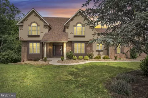 4002 Glenfinnan Pl, Mechanicsburg, PA 17055