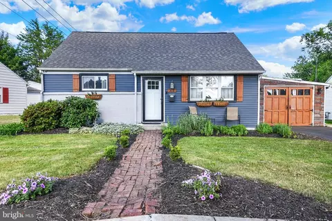 313 Charles Rd, Mechanicsburg, PA 17050