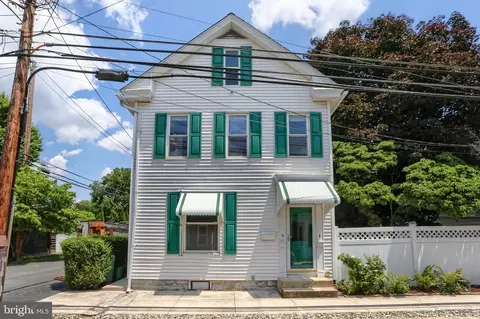 9 S Washington St, Mechanicsburg, PA 17055