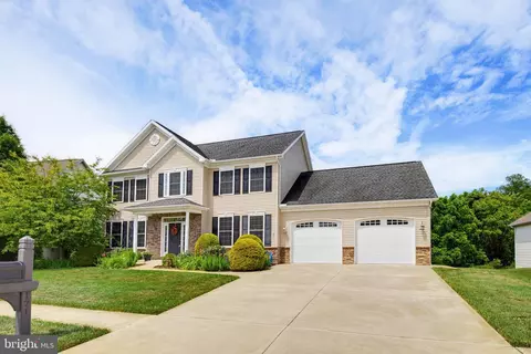 171 Pine Creek Dr, Carlisle, PA 17013