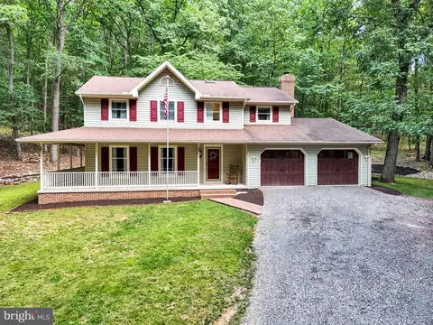 580 Spring Ln, Boiling Springs, PA 17007