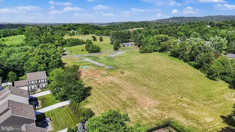 3240 Lisburn Rd #2, Mechanicsburg, PA 17055