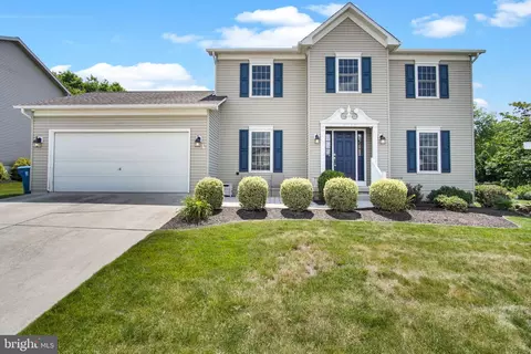 2140 Canterbury Dr, Mechanicsburg, PA 17055