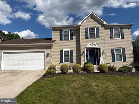 2140 Canterbury Dr, Mechanicsburg, PA 17055