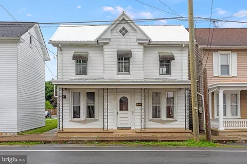 316 Walnut St, Boiling Springs, PA 17007