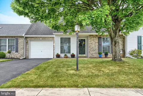38 Ridgeway Dr, Mechanicsburg, PA 17050