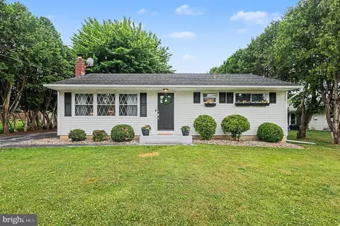 6020 William Dr, Mechanicsburg, PA 17050