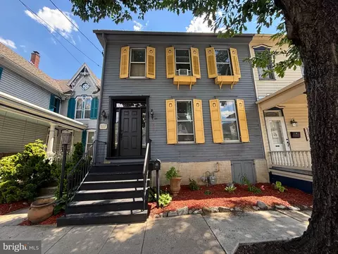 226 King St E, Shippensburg, PA 17257