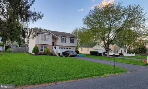 904 Nixon Dr, Mechanicsburg, PA 17055