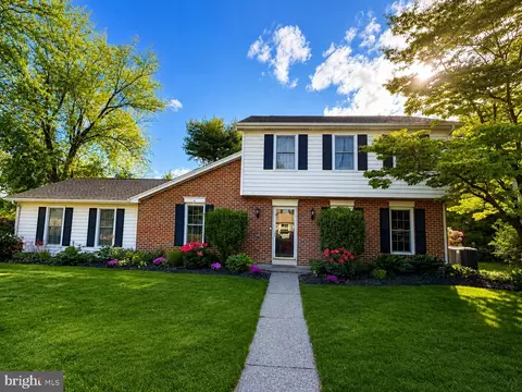 5269 Meadowbrook Dr, Mechanicsburg, PA 17050
