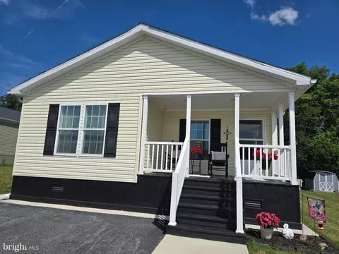 300 Oriole Dr, Carlisle, PA 17013