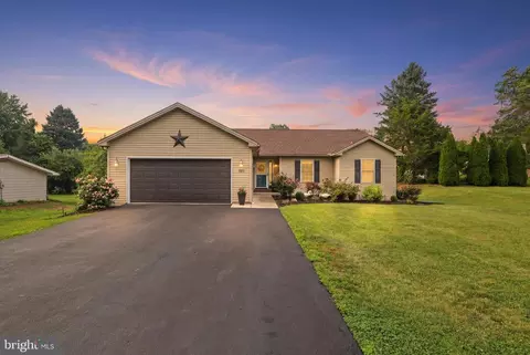 302 Sand Bank Rd, Mount Holly Springs, PA 17065