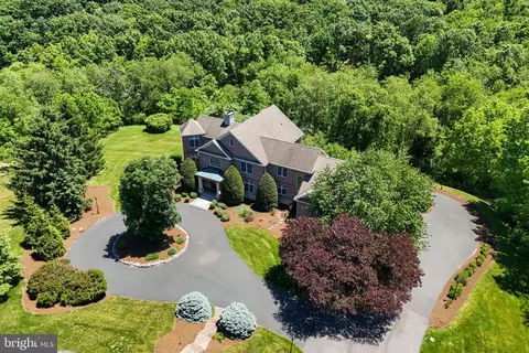 3 Conestoga Ln, Mechanicsburg, PA 17050