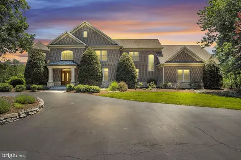 3 Conestoga Ln, Mechanicsburg, PA 17050