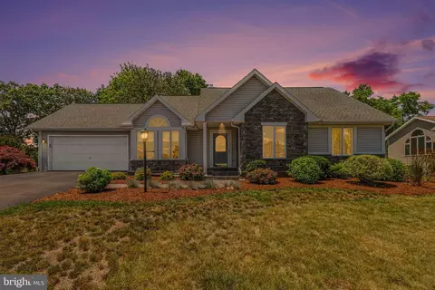 32 Teaberry Dr, Carlisle, PA 17015