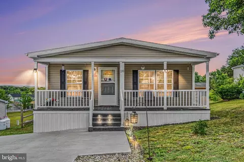 10 Northview Dr, Carlisle, PA 17013