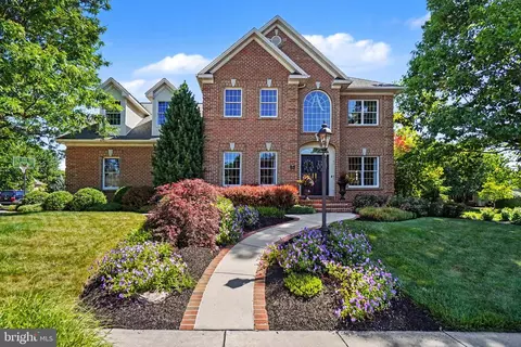 1773 Meadow Dr S, Mechanicsburg, PA 17055