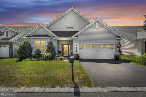 221 Loyal Dr, Mechanicsburg, PA 17050
