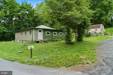 200 Creekside Dr, Enola, PA 17025