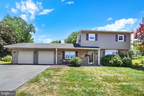 909 Wakefield Ave, Mechanicsburg, PA 17055