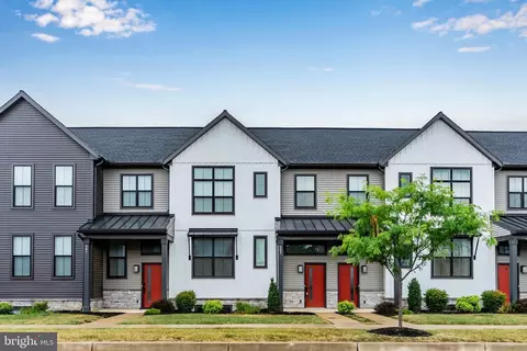 303 Estate Dr, Mechanicsburg, PA 17055