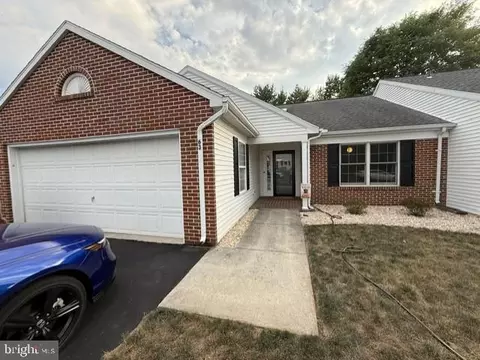 63 Greenspring Dr, Mechanicsburg, PA 17050