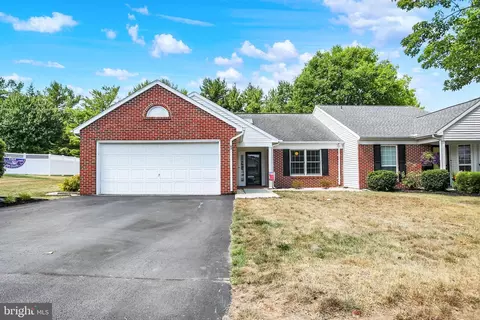 63 Greenspring Dr, Mechanicsburg, PA 17050