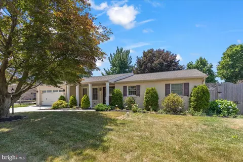 702 Robert St, Mechanicsburg, PA 17055