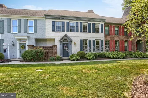 52 Devonshire Sq, Mechanicsburg, PA 17050