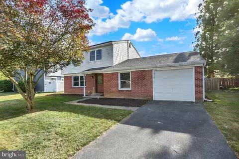 201 Linda Dr, Mechanicsburg, PA 17055