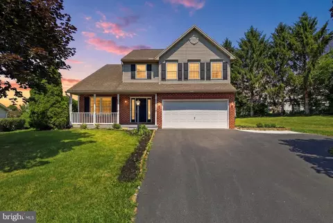 2 Forgedale Dr, Carlisle, PA 17015