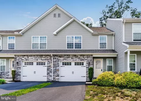 329 Briar Ridge Cir, Enola, PA 17025