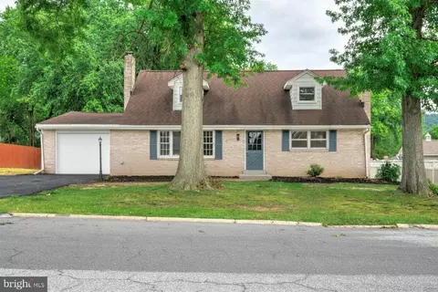 923 Susan Cir, Enola, PA 17025
