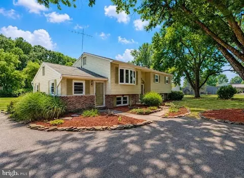 1123 York Rd, Mechanicsburg, PA 17055