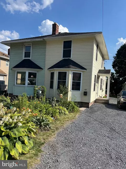 42 E Columbia Rd, Enola, PA 17025