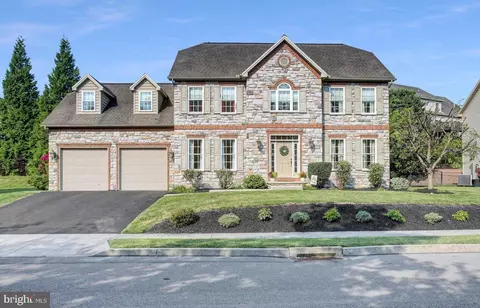 492 Francis Dr, Mechanicsburg, PA 17050