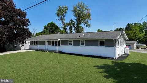 21 East St, Mount Holly Springs, PA 17065