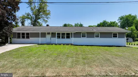 21 East St, Mount Holly Springs, PA 17065