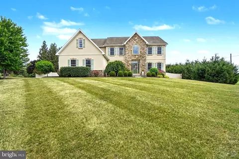 2 Ridge Dr, Carlisle, PA 17015